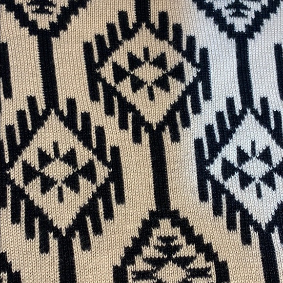 Forever21 cropped sweater w Navaho print - Picture 3 of 5